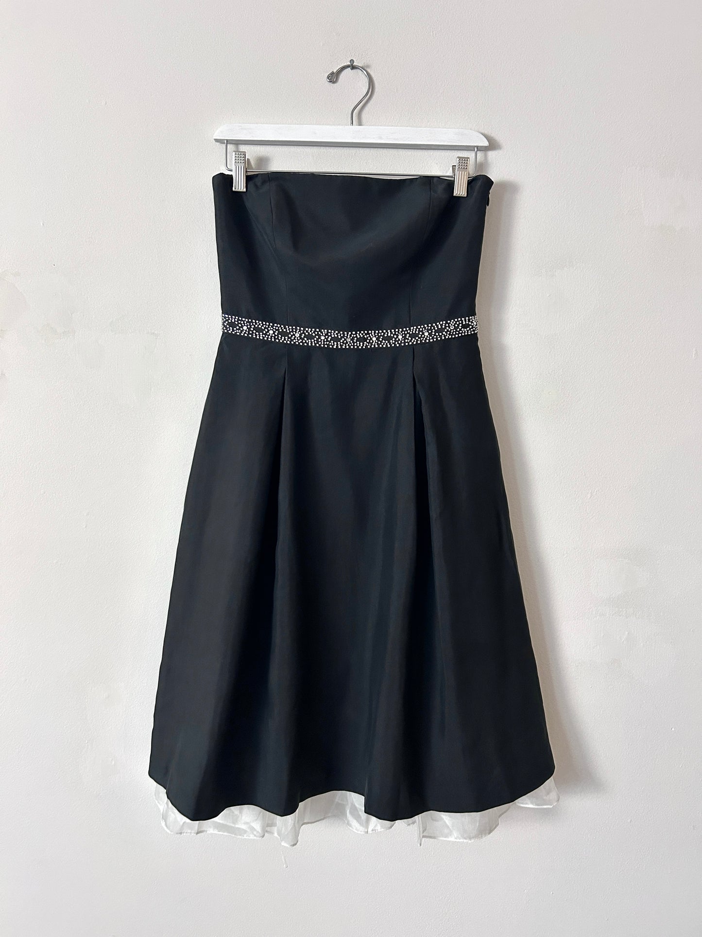 Vintage
Ann Taylor Dress
- 30B, 28W