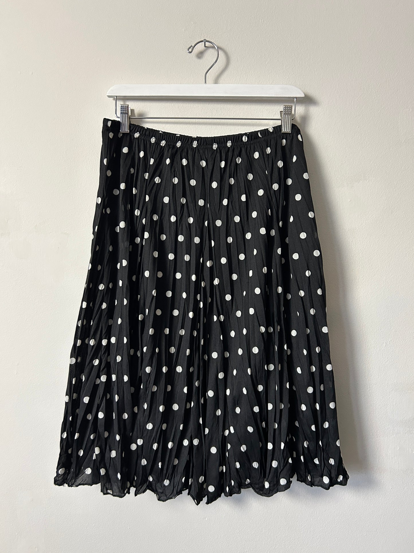 New Directions Black Scruch Pleat Polka Dot Skirt - Medium