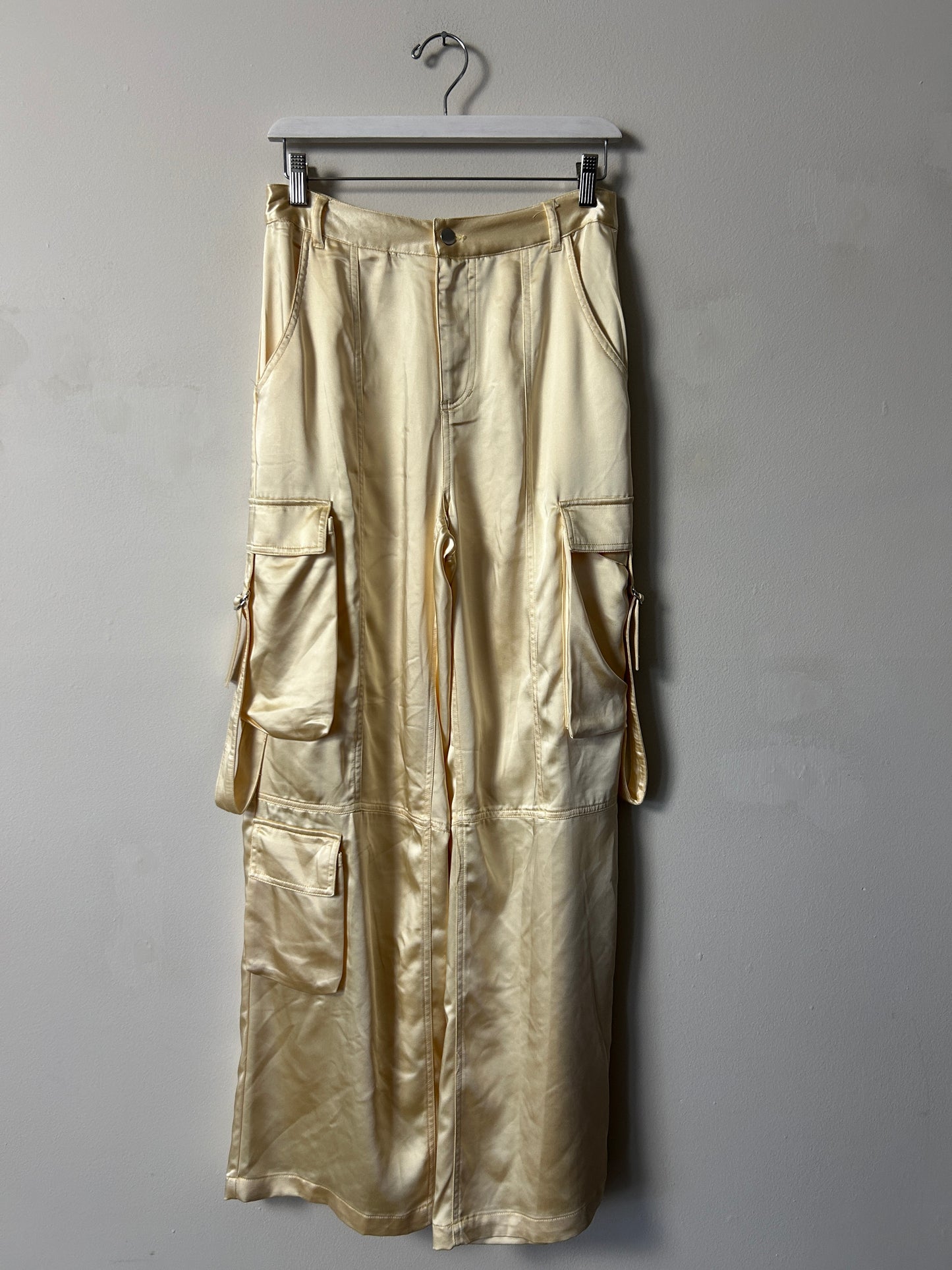 Gianni Bini Ivory Satin Cargo Pants - Medium